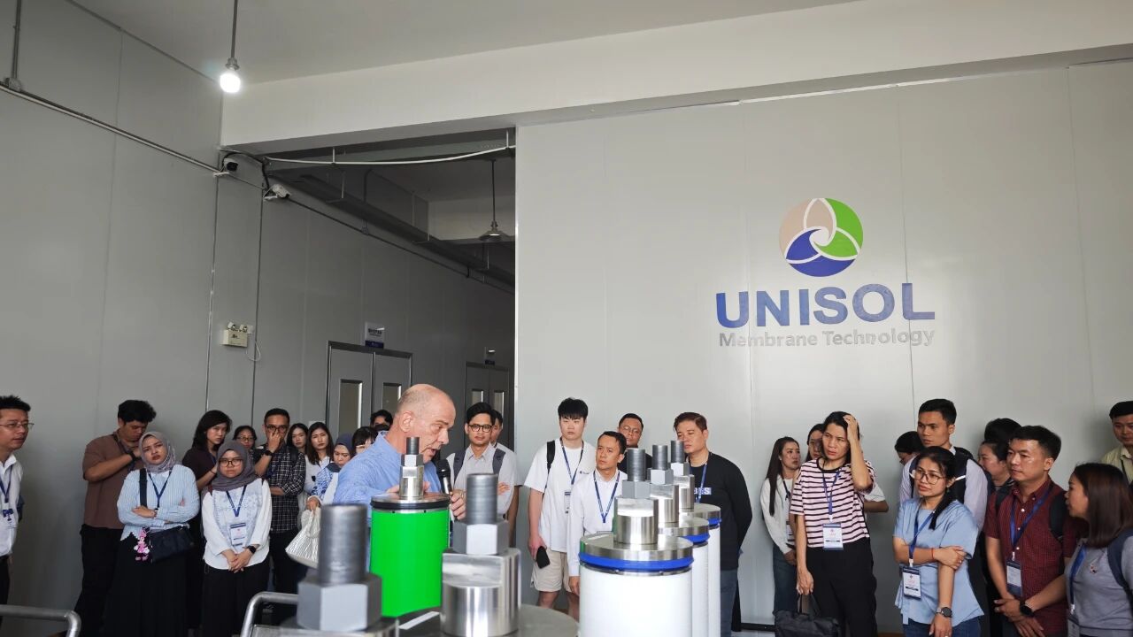 參觀(guān)生產(chǎn)車(chē)間